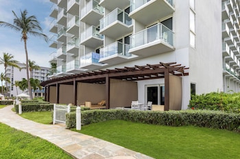 Room, 1 King Bed (Ocean Front  Walk out)