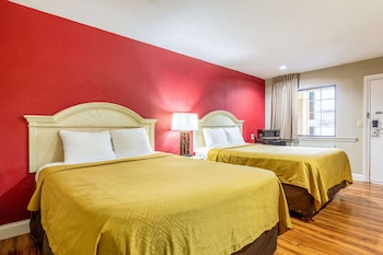 2 Queen Beds, Smoking