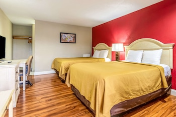 2 Queen Beds, Smoking