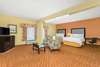 Suite, 2 Queen Beds, Microwave