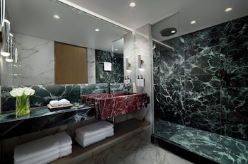 Club Suite, 1 Bedroom, Balcony (Club Louge Access, Acropolis View)