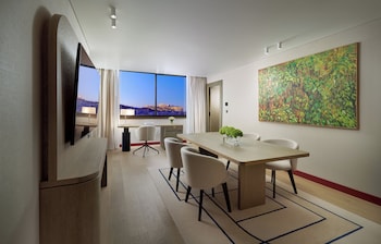 Club Suite, 1 King Bed, Club Lounge Access (Acropolis View)