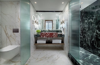 Classic Room, 1 King Bed (Acropolis View)