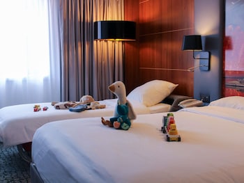 Family Room (1 Double Bed and 1 Single Bed)