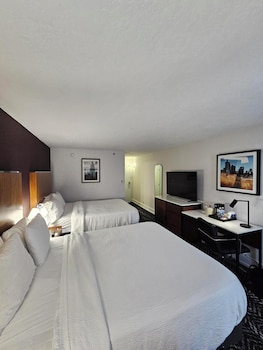 Room, 2 Queen Beds (Mobility Accessible, Tub)