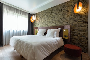 Signature Double Room, 1 Queen Bed with Sofa bed
