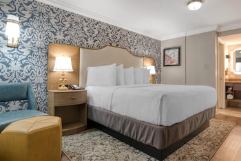 Standard Room, 1 King Bed, Non Smoking, Courtyard Area