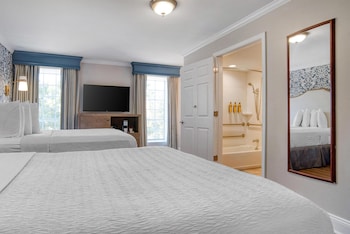 Standard Room, 2 Double Beds, Accessible, Bathtub