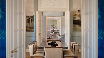 Royal Suite, 2 Bedrooms (Castle View)