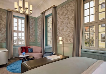 Room (Palais View)