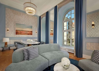 Signature Suite