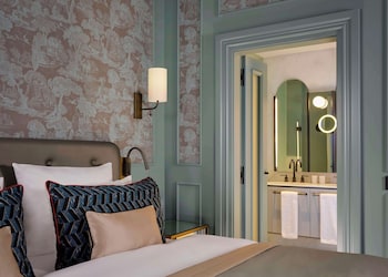 Room (Grand Palais)