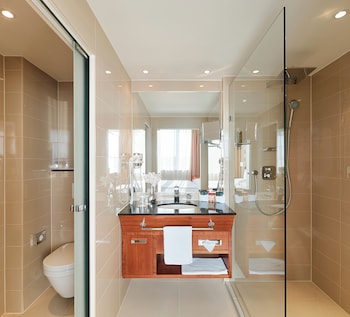 Suite, City View