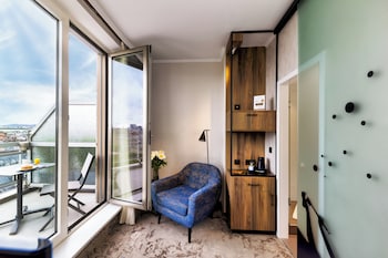 Panoramic Single Room, Patio, City View