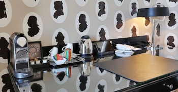 Suite, City View