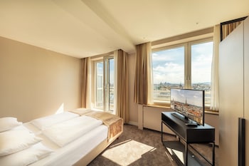 Suite, City View