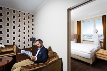 Suite, City View