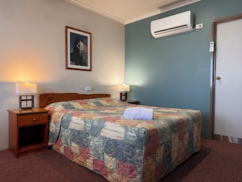 Standard Room, 1 Queen Bed