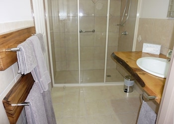 Semi Deluxe Queen Room
