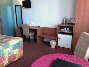 Standard Room, 1 Queen Bed