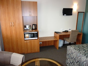 Semi Deluxe Queen Room