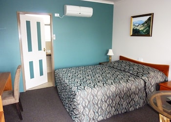 Semi Deluxe Queen Room