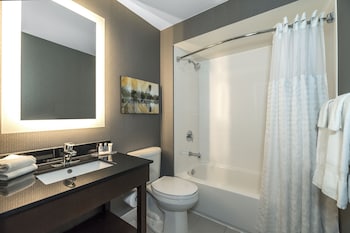 Standard Room, 1 Queen Bed, Non Smoking, Ground Floor