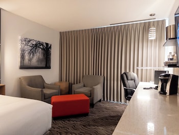 Premium Room, 1 King Bed (Breakfast up to 2 people)