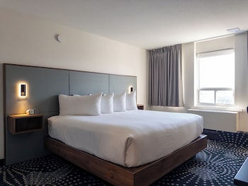Standard Room, 1 King Bed (Breakfast for up to 2 adults)