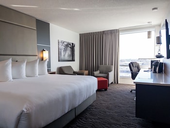 Premium Room, 1 Queen Bed (Breakfast for up to 2 adults)