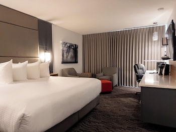 Premium Room, 1 Queen Bed (Breakfast for up to 2 adults)