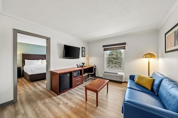 Suite, 1 King Bed, Non Smoking