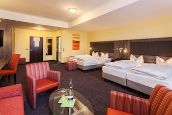 Standard Room, 2 Queen Beds (Cozy Sitting Corner)