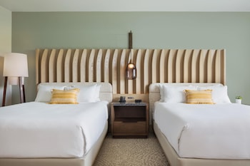 Room, 2 Queen Beds, Accessible, Ocean View (Palace, Bathtub, Newly Renovated)
