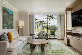 Suite, 1 King Bed, Accessible, Resort View (Palace, Bathtub)