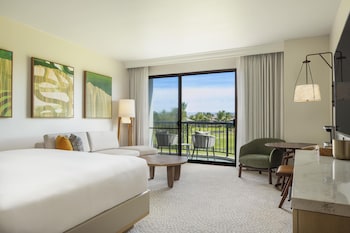 Room, 1 King Bed, Accessible, Resort View (Palace, Bathtub)