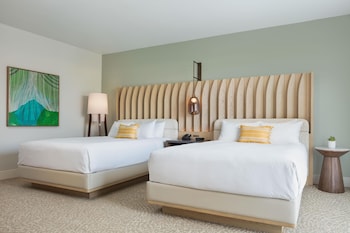 Room, 2 Queen Beds, Accessible, Ocean View (Palace, Bathtub, Newly Renovated)