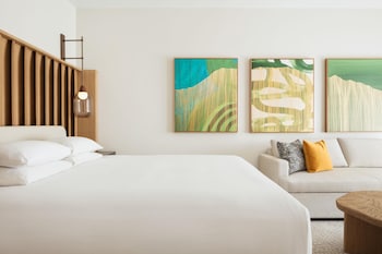 Room, 1 King Bed, Accessible, Resort View (Palace, Bathtub)