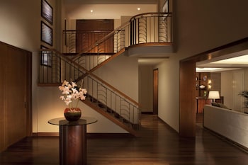 Makai 1 Bedroom Owner Suite, Ocean View, 1 King & Queen Sofa Bed, two floors