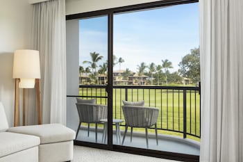 Room, 1 King Bed, Accessible, Resort View (Palace, Roll-In Shower)