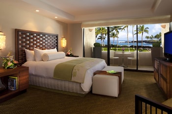 Makai 1 Bedroom Owner Suite, Ocean View, 1 King & Queen Sofa Bed, two floors