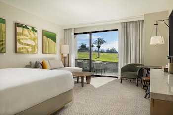 Room, 1 King Bed, Accessible, Resort View (Palace, Bathtub)
