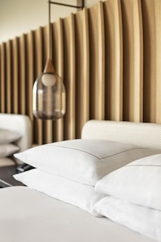 Room, 2 Queen Beds, Accessible, Ocean View (Palace, Bathtub, Newly Renovated)
