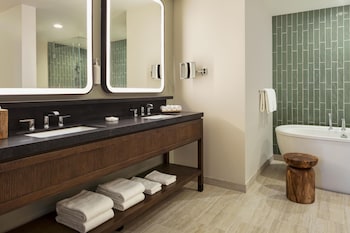 Royal Suite, 1 King Bed, Accessible, Bathtub (Palace)
