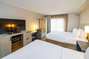 Comfort Care, 2 Queen Beds, Non Smoking, Ground Floor