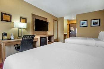 Suite 2 Queen Beds, Sitting Area, Sofa, Wet Bar, Balcony, Non-Smoking