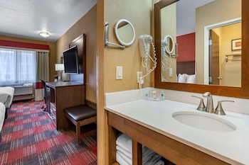 Suite 2 Queen Beds, Sitting Area, Sofa, Wet Bar, Balcony, Non-Smoking