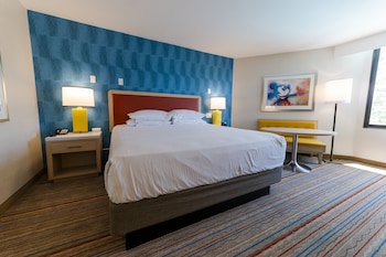 Deluxe Room, 1 King Bed, Non Smoking, Pool View (Building 2)