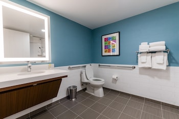 Deluxe Room, 2 Queen Beds, Non Smoking (Roll-In Shower, Building 2)