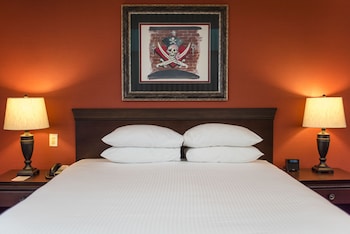 Suite, 1 King Bed, Non Smoking, Park View (Building 1, One-Bedroom)